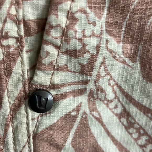 Vuori shorts size small like new condition - Picture 3 of 5